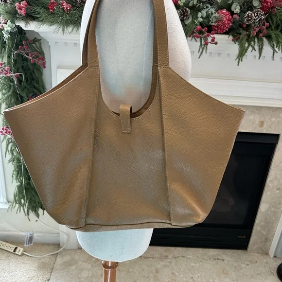 Tote Le Monde  Tan Leather Milan Tote Bag - Picture 8 of 13